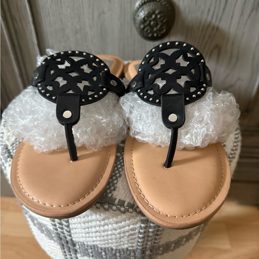Black Cutout Thong Sandals with Tan Footbed Size 8.5! - Picture 2 of 8